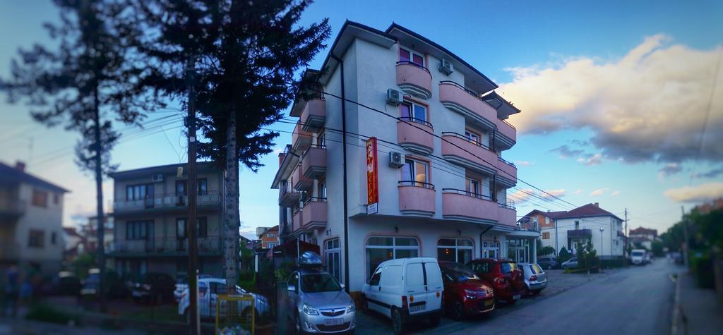 Hotel Montenegro Струга Экстерьер фото