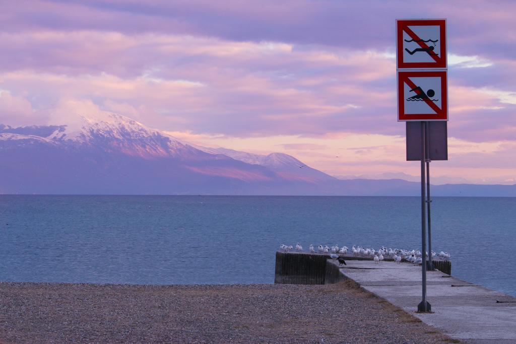 Hotel Montenegro Струга Экстерьер фото