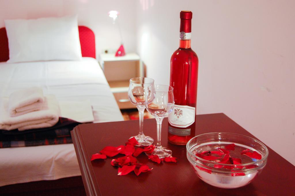 Hotel Montenegro Струга Экстерьер фото