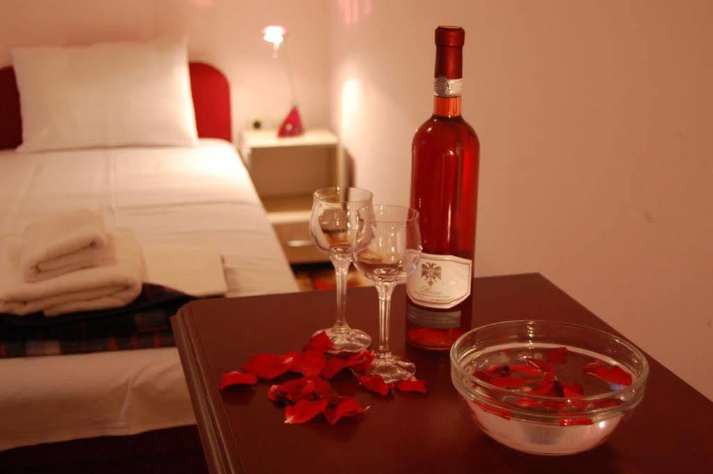 Hotel Montenegro Струга Экстерьер фото