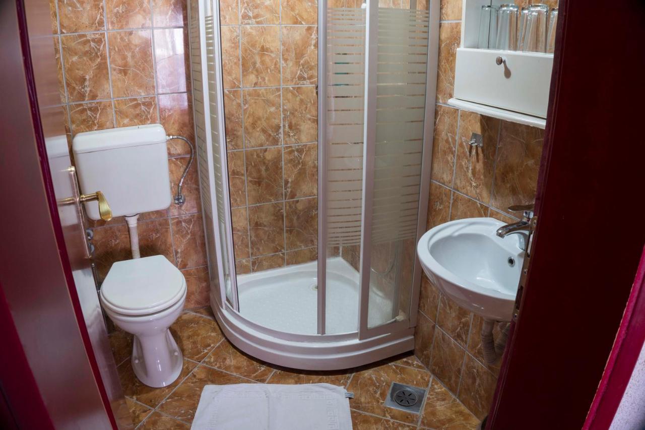 Hotel Montenegro Струга Экстерьер фото